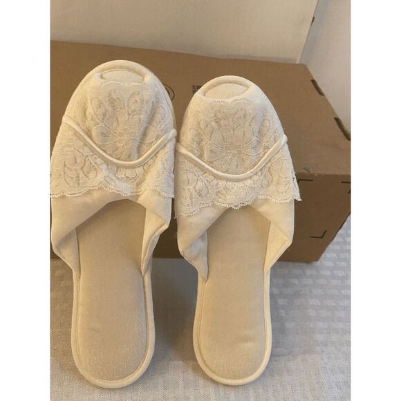 Vanity Fair? White Lace Lace Vintage Slippers 8.5? - Picture 1 of 5